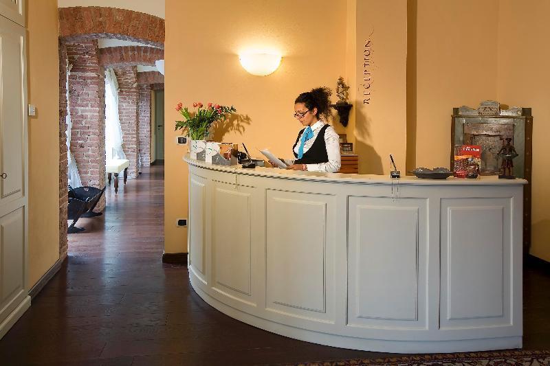 Hotel Cascina Di Corte ヴェナリア・レアーレ エクステリア 写真