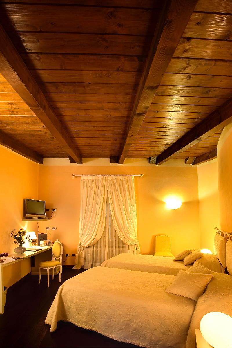 Hotel Cascina Di Corte ヴェナリア・レアーレ エクステリア 写真